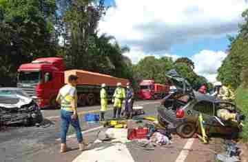 Virmond - Batida entre carros deixa quatro pessoas em estado grave na BR 277